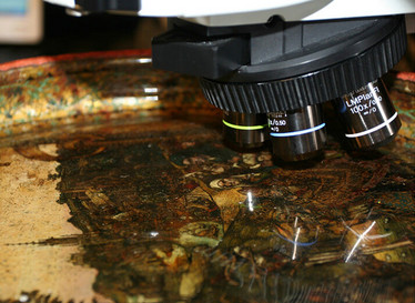 Oicture of microscope of an artwork